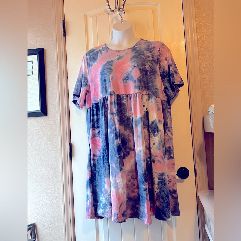 NWT: Bloomchic size 22/24 tie dye dress